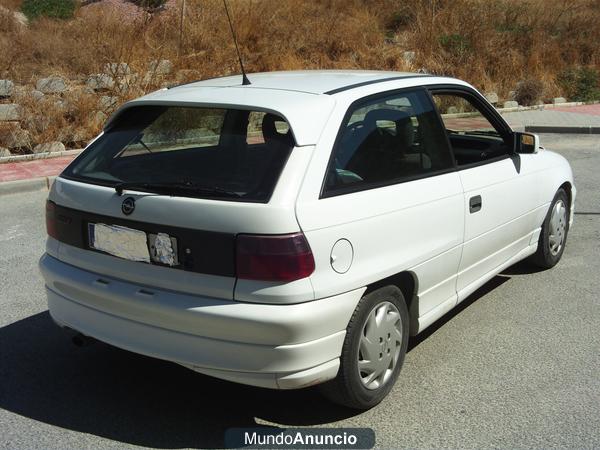 VENDO PEL ASTRA GSI, 2.0 , 8V ENCOLOR BLANCO, EN MUY  BUEN ESTADO TANTO INTEIOR COMO EXTERIOR   loc - murcia